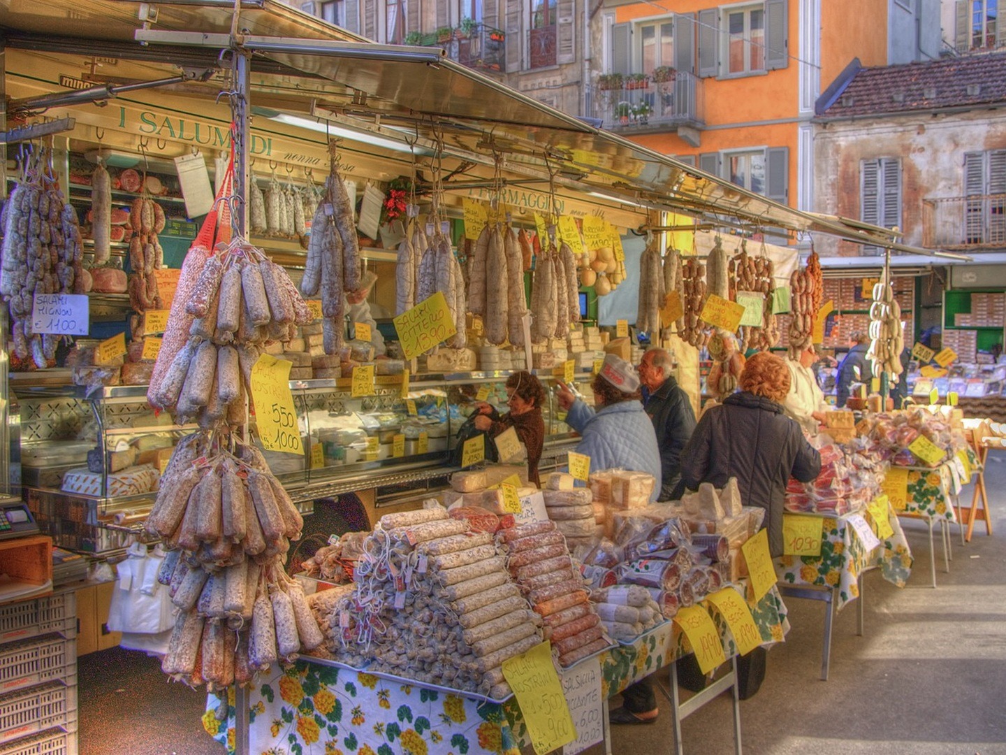 Tessin.ch: Der Markt von Domodossola (Italien) in 28845 Domodossola 
