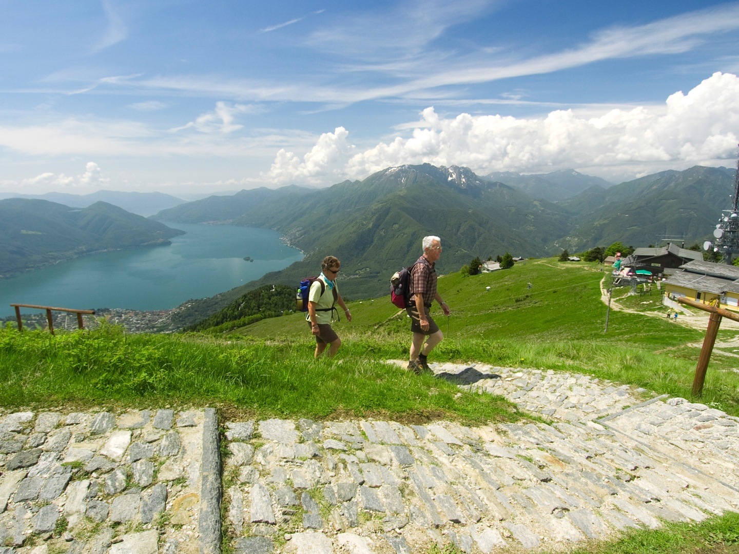 Tessin.ch: Cardada bietet eine grosse Auswahl an Wanderwegen in 6648 Locarno 