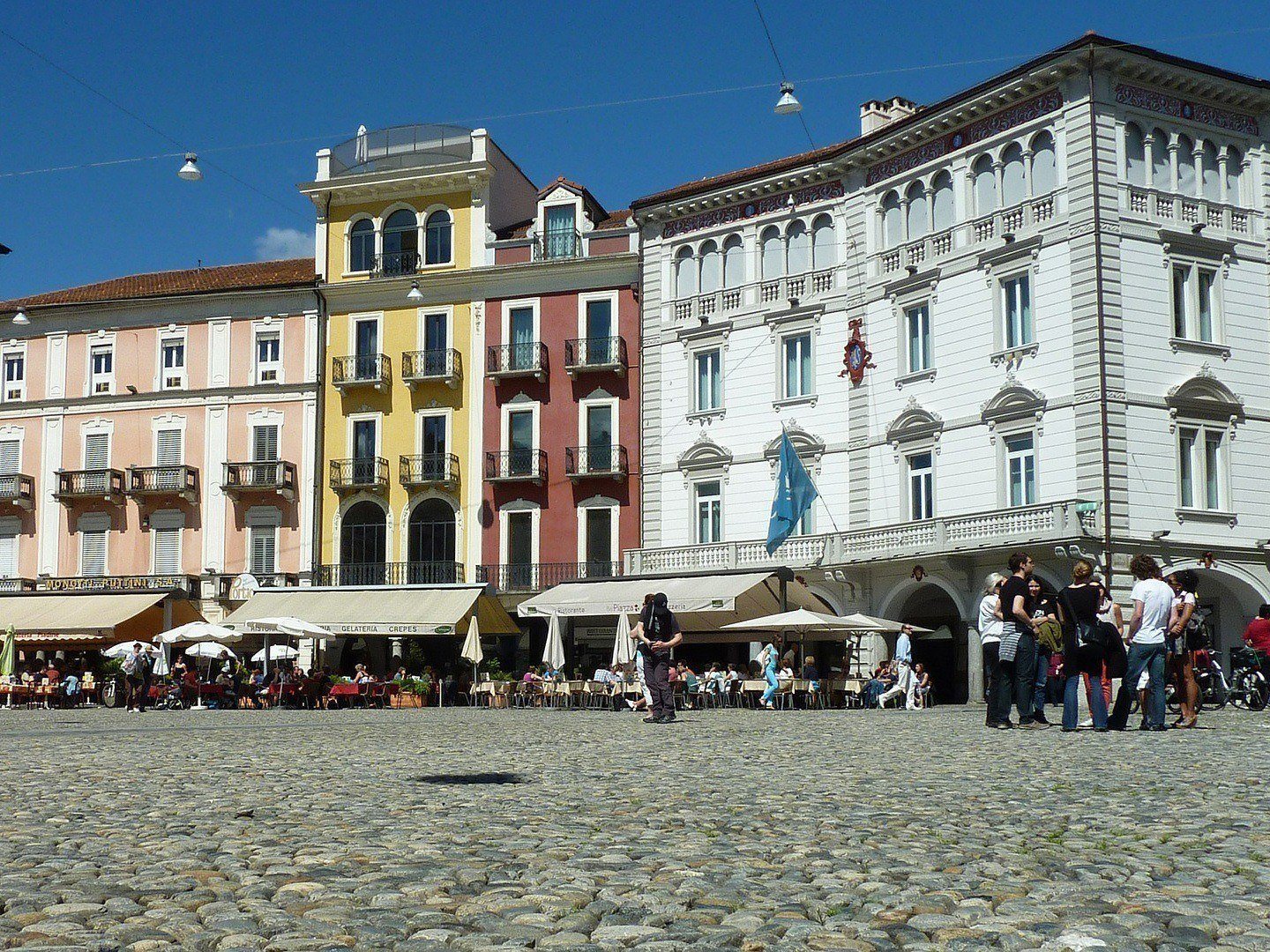 Tessin.ch: Der Markt auf der Piazza Grande - Locarno in 6600 Locarno 